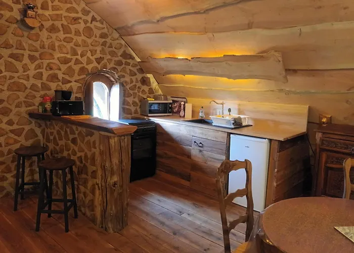Hobbit Mont Saint Michel Castel Brandy Holiday home Tanis